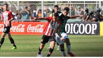 Estudiantes intentó revertir el marcador, pero el Santo se defendió bien y festejó (Foto: @EdelpOficial).