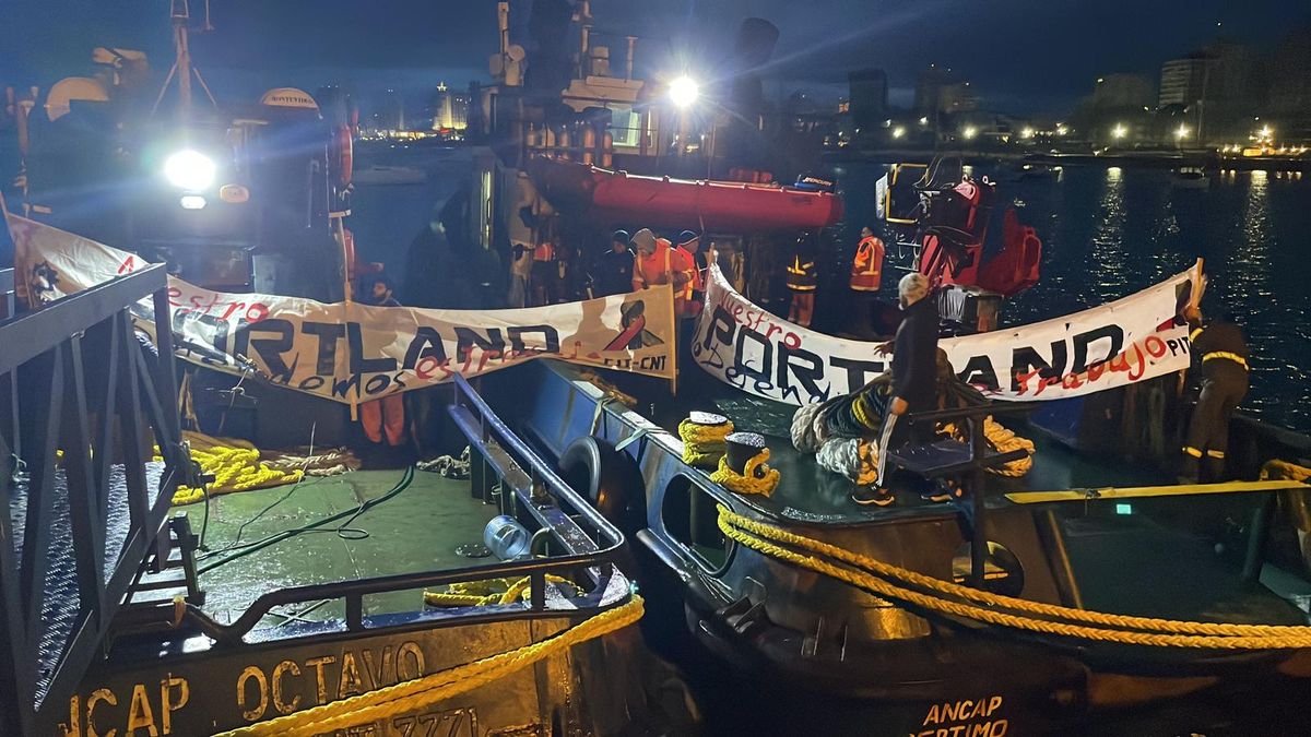 Fancap occupies tugboats in protest against the privatization of Portland