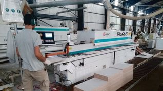 fábrica. La Valenciana tiene 200 empleados en su planta de Santa Fe.