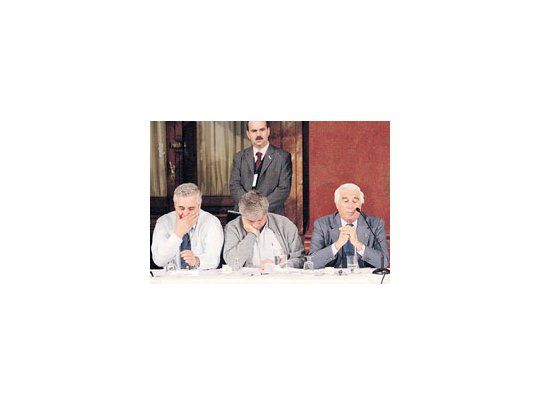 Luciano Miguens, Eduardo Buzzi y el correntino Fabián Ríos iniciaron ayer los debates sobrela Resolución 125 en el Senado. La oposición desembarcará hoy con tres proyectospara oponerse al oficialismo.