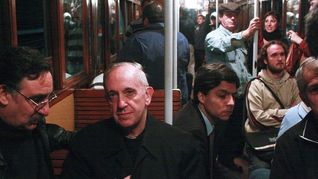 En esta edición de la Noche de los Museos, los coches volverán a la vida para realizar tres recorridos entre las estaciones Perú y Acoyte, de unos 40 minutos cada uno. En esta edición de la Noche de los Museos, los coches volverán a la vida para realizar tres recorridos entre las estaciones Perú y Acoyte, de unos 40 minutos cada uno.