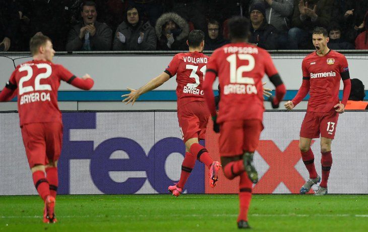 Lucas Alario anotó un gol en el triunfo de Bayer Leverkusen.