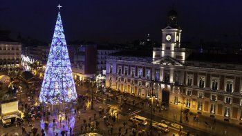 La Organización Panamericana de la Salud sugiere a los países reducir las reuniones masivas para las fiestas navideñas.