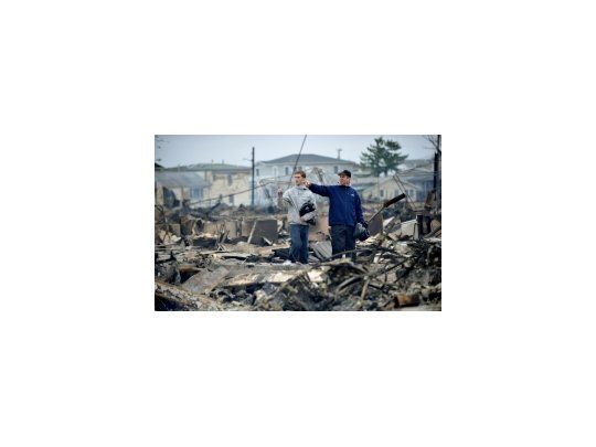 En Nueva Jersey rompió un dique y provocó inundaciones en tres localidades.