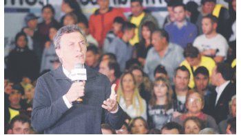 Mauricio Macri, anoche en un acto de campaña con adherentes del PRO  en la Sociedad de Fomento Mitre, de Virreyes, en la provincia de Buenos Aires.