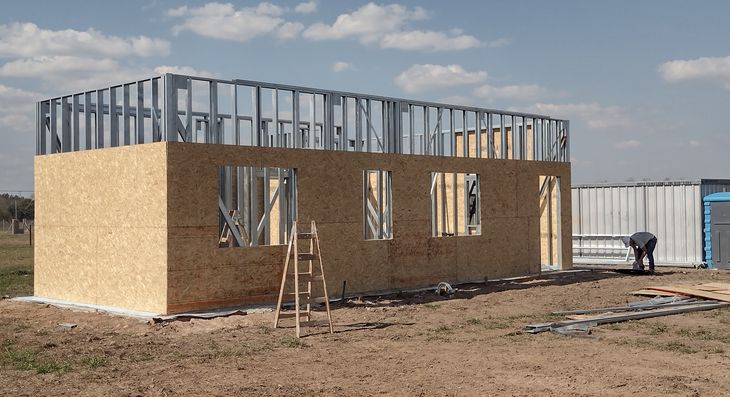 Una micro casa con steel frame Una micro casa con steel frame