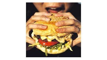 ámbito.com | Mientras cierran restoranes por docenas, las cadenas de «fast food» vieron crecer sus ventas en el verano y siguen ampliándose.