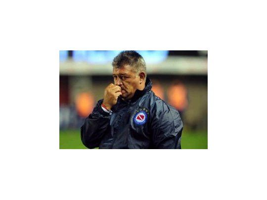 Borghi anunció que cuando esté Riquelme cambiará el esquema táctico.