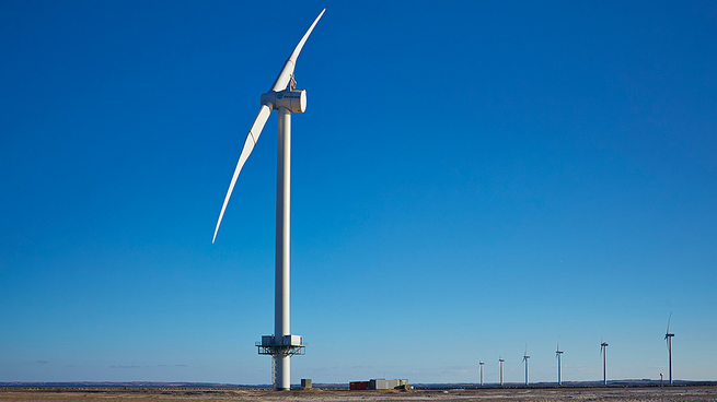 La turbina de dos palas alcanzó una tasa de disponibilidad del 99,3%, un MTBT (tiempo medio entre fallos) de 2.444 horas y 3.048 horas equivalentes de carga completa por año.