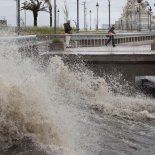 Se trata de una jornada crítica debido a la combinación de un fuerte temporal que afectó a la región en las últimas horas y causó graves inundaciones en varios barrios. Se trata de una jornada crítica debido a la combinación de un fuerte temporal que afectó a la región en las últimas horas y causó graves inundaciones en varios barrios.