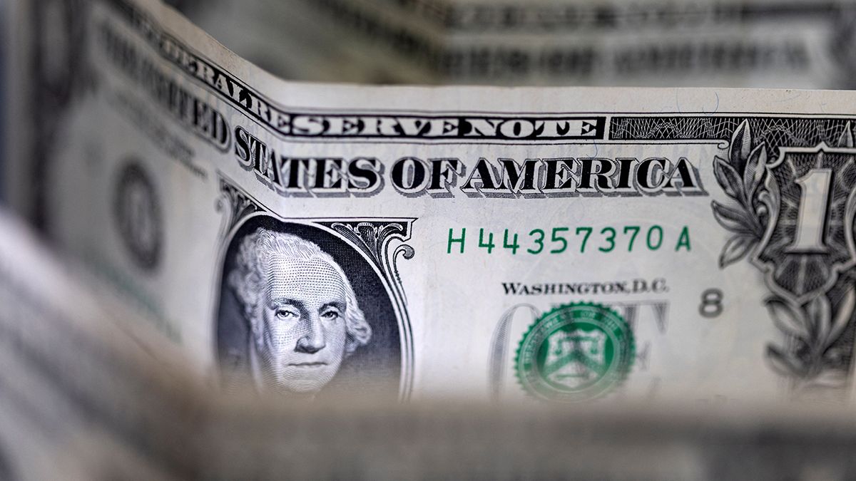 The dollar rose due to Fed gestures on rates