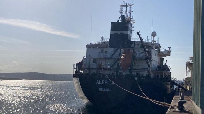 El carguero finandes Alppila en&nbsp; el puerto de La Coruña.&nbsp;