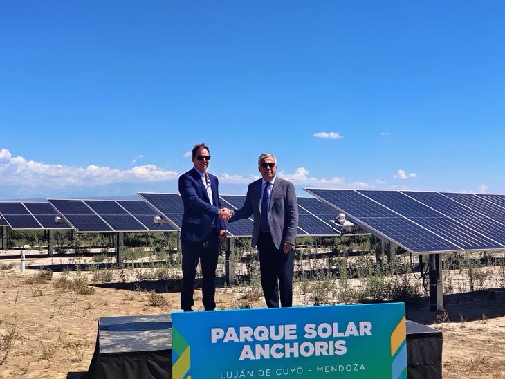 En el acto inaugural participaron el gobernador Alfredo Cornejo, la ministra de Energía y Ambiente Jimena Latorre y el intendente de Luján de Cuyo Esteban Allasino, junto a autoridades y directivos de la empresa, entre ellos su presidente Jorge Brito y el CEO Bernardo Andrews.
