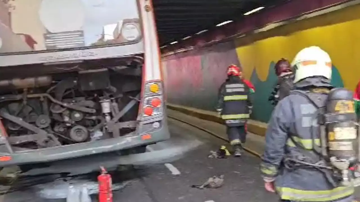 El operativo duró aproximadamente media hora hasta apagar las llamas. El operativo duró aproximadamente media hora hasta apagar las llamas.