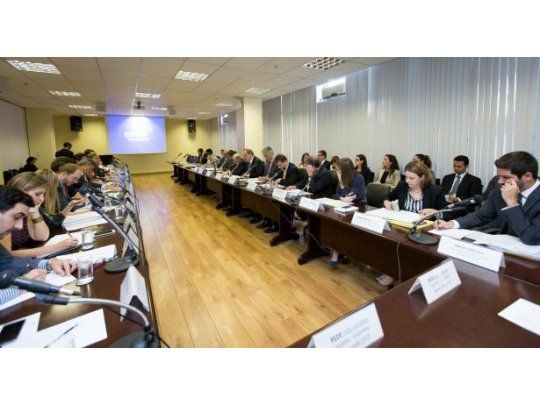 Primera reunión de la Comisión Bilateral de Producción y Comercio define agenda para reforzar sociedad estratégica.