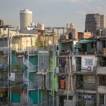 Existe un crecimiento sostenible de la cantidad de personas que habitan en viviendas ubicadas en zonas inundables de la Argentina en los últimos 12 meses. Existe un crecimiento sostenible de la cantidad de personas que habitan en viviendas ubicadas en zonas inundables de la Argentina en los últimos 12 meses.