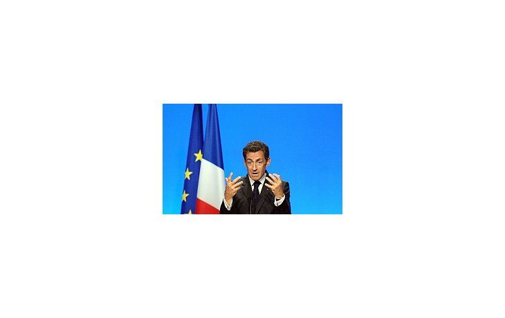 El gobierno de Nicolás Sarkozy sufrió un duro revés político, con el pedido realizado por los eurodiputados.