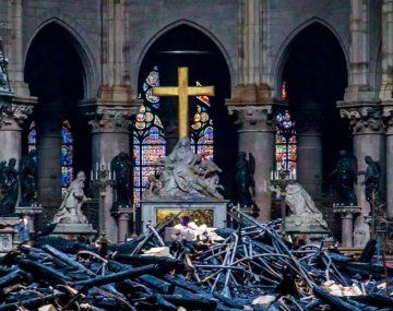 La catedral de Notre Dame por dentro, luego del incendio. 