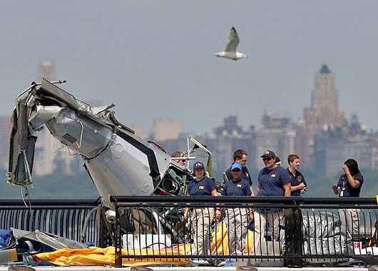 Hallaron los últimos dos cuerpos del avión caído en el Río Hudson (foto 1)