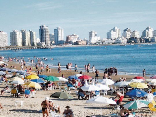 El ingreso de turistas argentinos y brasileños es clave para la reactivación turística en Uruguay.
