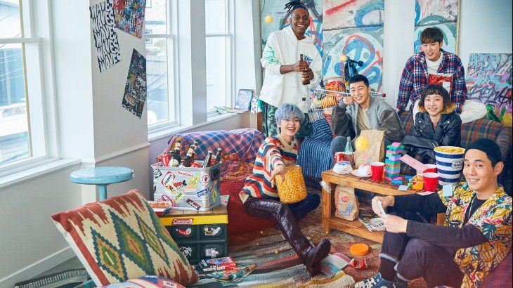 La serie incluye la canción La serie incluye la canción