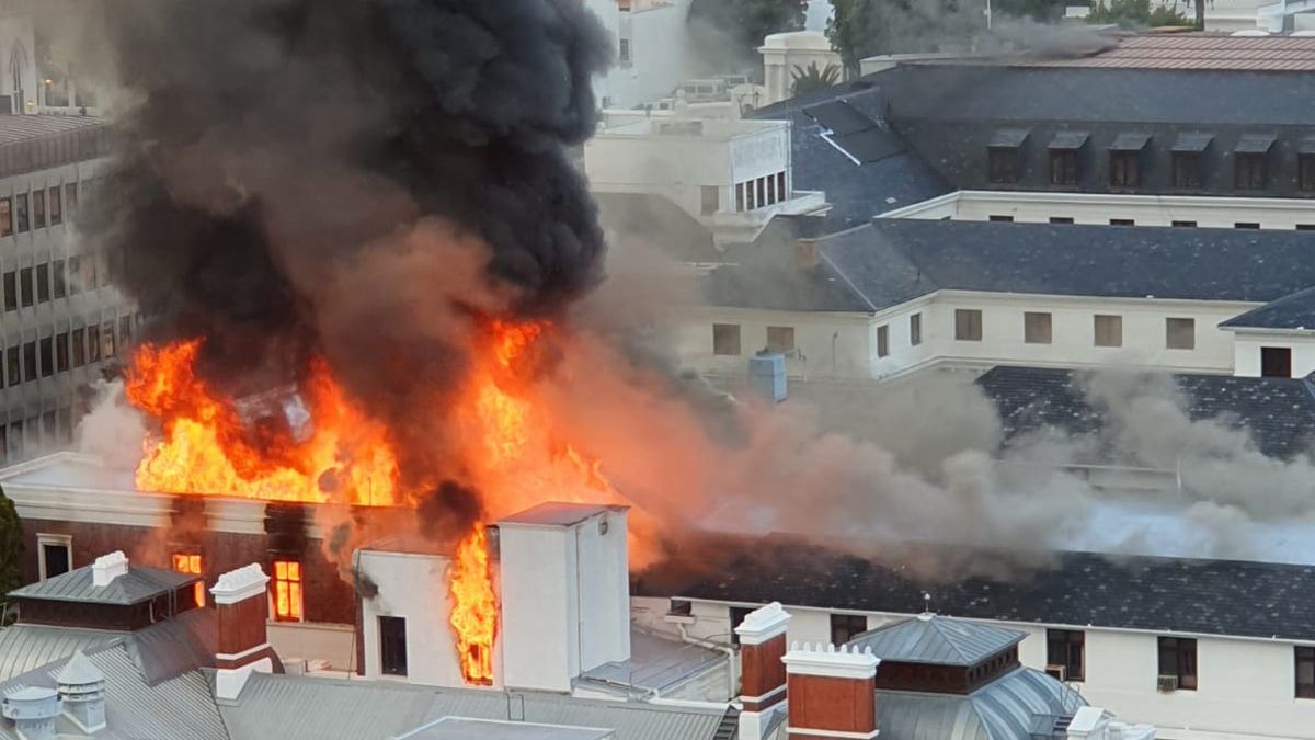 There is a detainee for the fire of the Parliament in South Africa