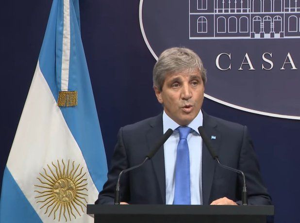 Luis Caputo celebró al licitación.