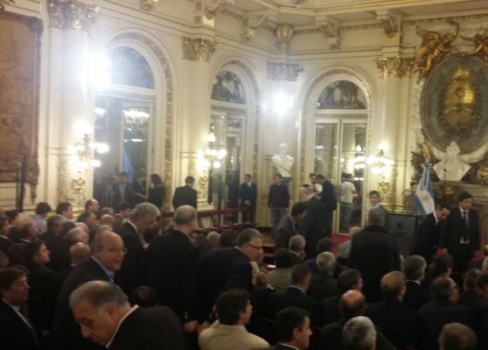 Mauricio Macri se reunió con empresarios para frenar despedidos.