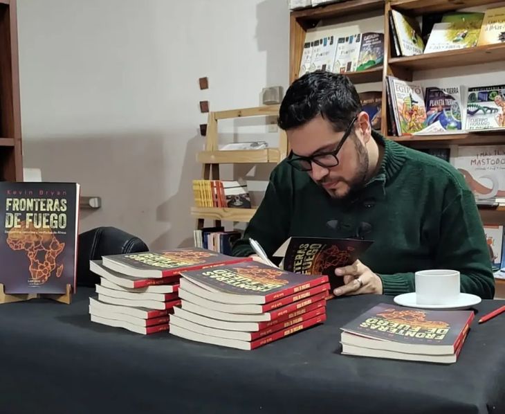 Kevin Bryan, autor de Kevin Bryan, autor de