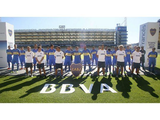 El plantel de Boca se presentó en la Bombonera ante cinco mil personas.