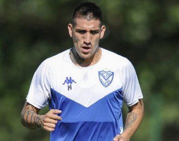 Ricardo Centurión apuntó contra Vélez y el club lo prendió fuego