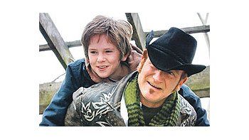 ámbito.com | Robin Williams y el pequeño Freddie Highmore, joven actor de «Neverland» y «Arthur y losMinimoys», cuya precoz filmografía no se beneficia demasiado con esta nueva película