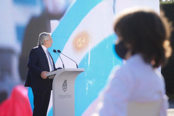 “Vamos a seguir trabajando para que en Argentina se terminen las diferencias”, afirmó el Presidente en el Día de la Bandera.