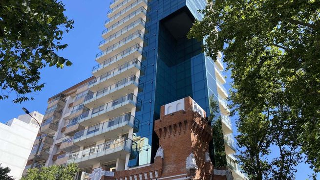 El edificio Alquimia en Punta Carretas es el mejor ejemplo de 2 fachadas,&nbsp; en una esquina muy tradicional de Montevideo: 21 de Setiembre y Williman.