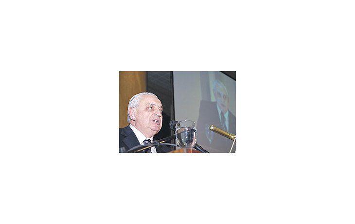 ámbito.com | Sin Cristinade Kirchner,ante más detrescientosagentes ysocios de laBolsa, sutitular,AdelmoGabbi, sesumó a lalarga lista deempresariosy banquerosque reclamantransparentarelINDEC.
