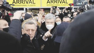 POPULAR. Pese a sus problemas judiciales, el expresidente ucraniano Petro Poroshenko se consolida como el principal opositor al Gobierno. Ayer fue recibido en Kiev por miles de simpatizantes.