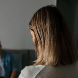 Las relaciones cercanas pueden despertar emociones contradictorias, incluso cuando existe el deseo de compartir la vida con otra persona.