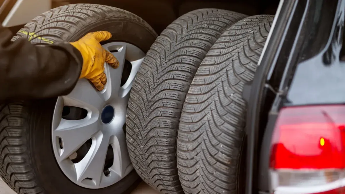 Don’t throw them out! Recycle your old car and converted wheels in original furniture and pots for the home