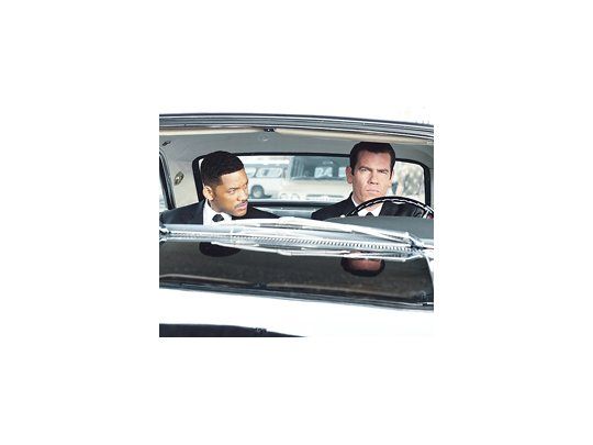 Will Smith es el verdadero protagonista de «Hombres de negro 3», con un Tommy Lee Jones casi ausente suplantado por Josh Brolin y un viaje en el tiempo que permite imágenes y chistes relacionados con la era del flower power.