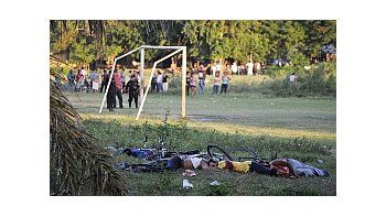 El asesinato ocurrió mientras un grupo de hinchas observaba un partido aficionado