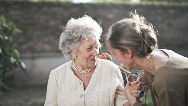 La edad en la que se encuentra la felicidad, según Harvard