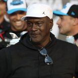 La leyenda de la NBA mantiene un vínculo que le permite ganar millones de dólares al año. La leyenda de la NBA mantiene un vínculo que le permite ganar millones de dólares al año.