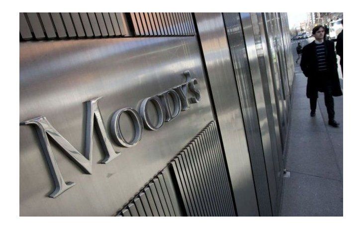 Moodys alertó por la brecha cambiaria, las reservas y el pago de bonos