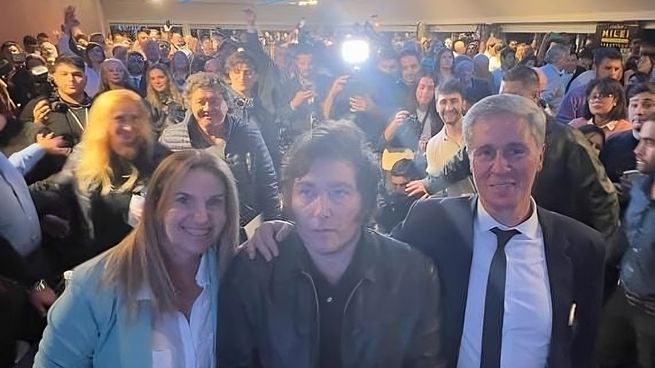 Mayda Spiazzi, Javier Milei y Sebastián Etchevehere en Paraná.&nbsp;