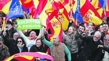 Unión. Conservadores, liberales y miembros de la extrema derecha se congregaron ayer en Madrid en una marcha que tuvo momentos de reinvidicaciones nacionalistas.
