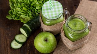 Jugo verde que limpia en silencio y te libera del hígado graso: la mezcla casera que muchos ignoran Jugo verde que limpia en silencio y te libera del hígado graso: la mezcla casera que muchos ignoran