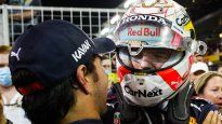 La foto del abrazo con Checo Pérez que emociono casi hasta las lágrimas a Max Verstappen.&nbsp;