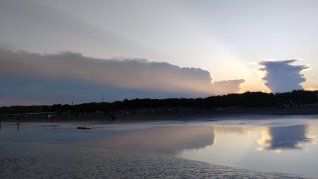 El pueblo se destaca por su clima templado oceánico, con veranos cálidos e inviernos suaves.