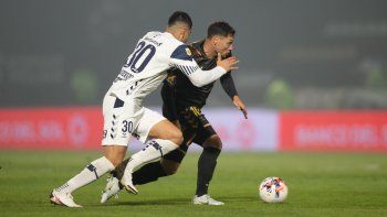 platense no pudo con gimnasia y ya no esta solo en la punta