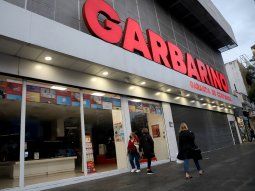 Panorama. Garbarino tiene locales cerrados o con apertura parcial. 